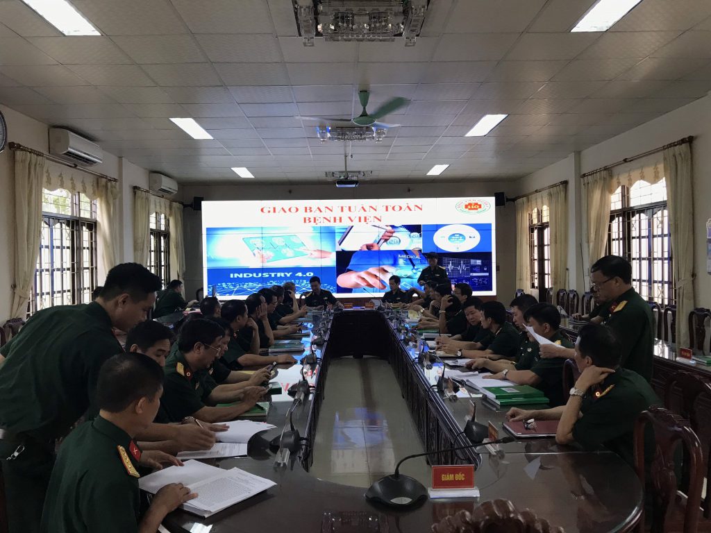 lắp đặt màn hình ghép trung tâm điều hành bệnh viện
