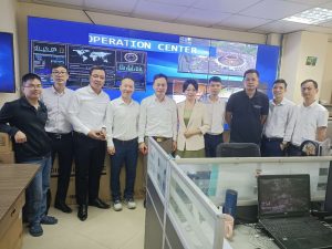 Hcom làm việc với layard