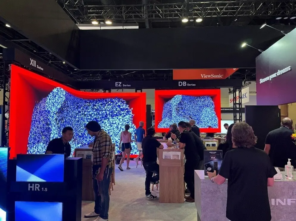 Màn hình led cong tại triển lãm