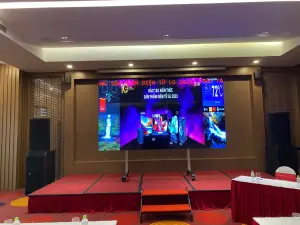 Màn hình ghép sử dụng giá treo di động