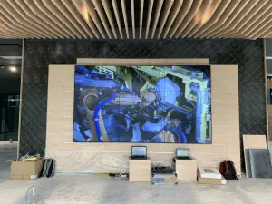 Màn hình ghép LG 3x3 tại showroom