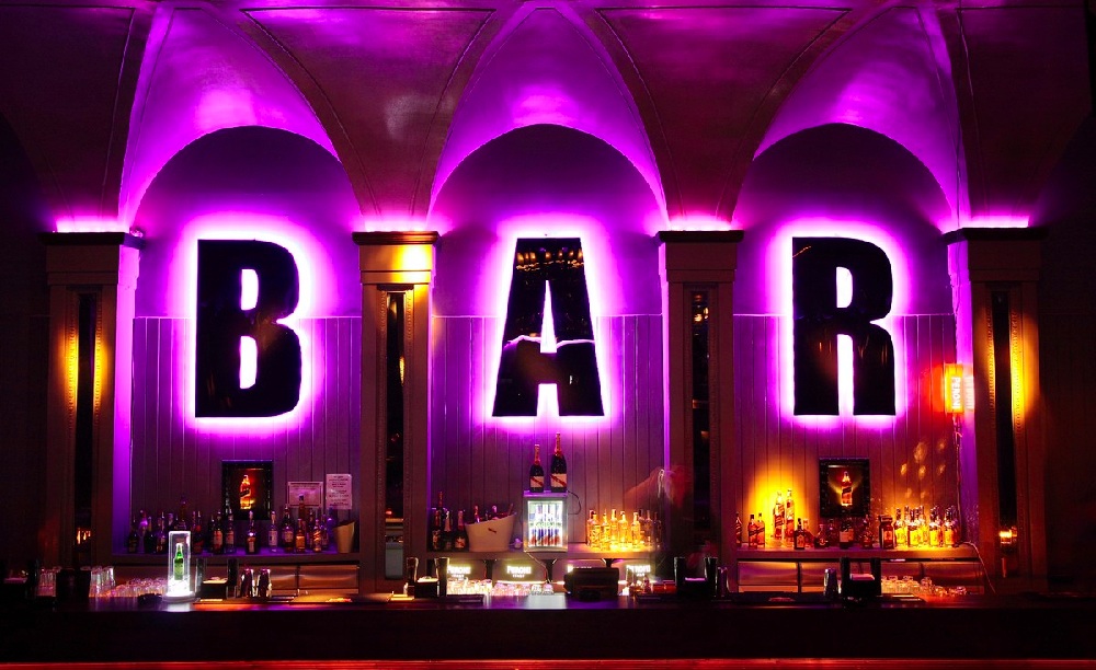 Mô hình các quán bar sử dụng màn hình LED