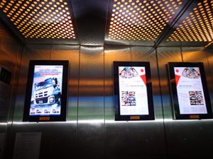 Màn hình quảng cáo LCD