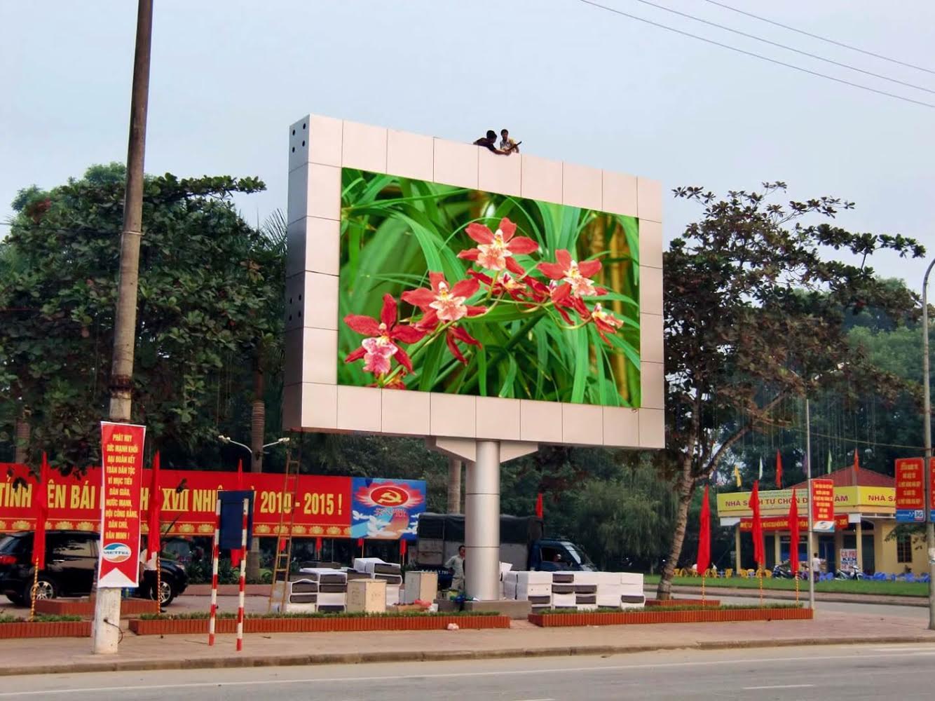 Màn hình LED ngoài trời (Outdoor) Màn hình LED ngoài trời (Outdoor)
