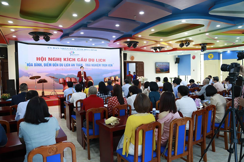 Lắp đặt màn hình LED trong nhà tại Hòa Bình