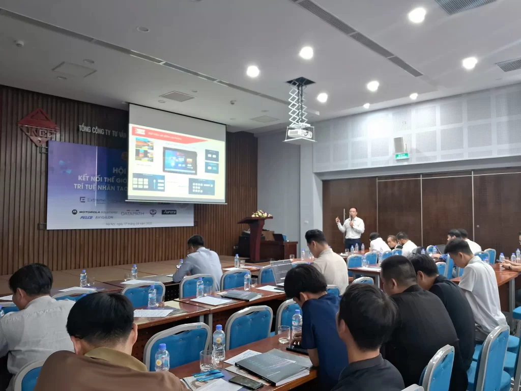 HỘI THẢO KẾT NỐI THẾ GIỚI THÔNG MINH VỚI TRÍ TUỆ NHÂN TẠO VÀ CHUYỂN ĐỔI SỐ