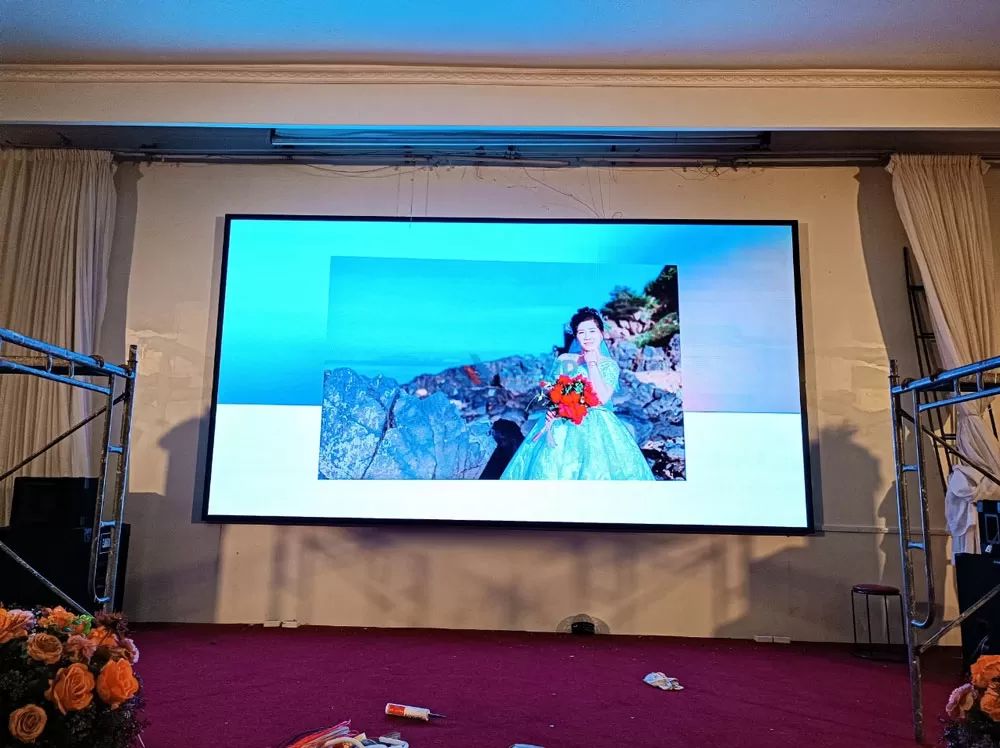 màn hình LED 100 Inch tại sân khấu