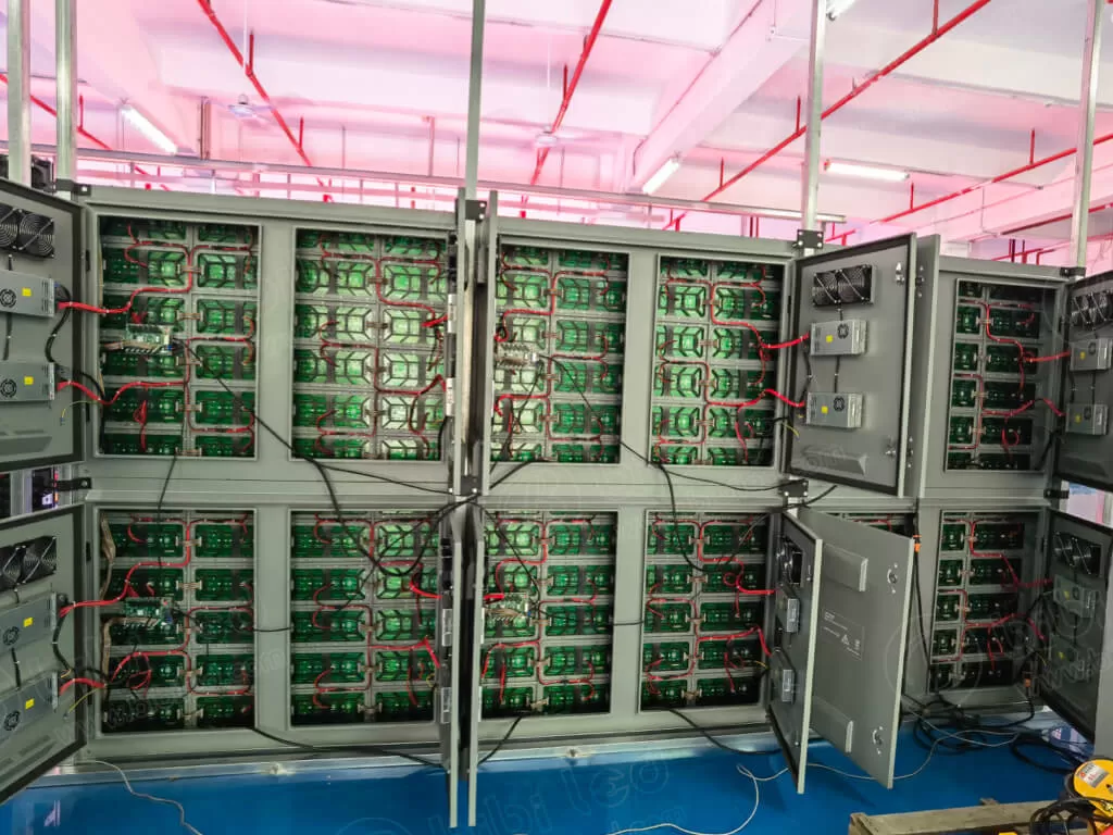 Màn hình LED được tạo thành từ nhiều cabinet ghép lại với nhau