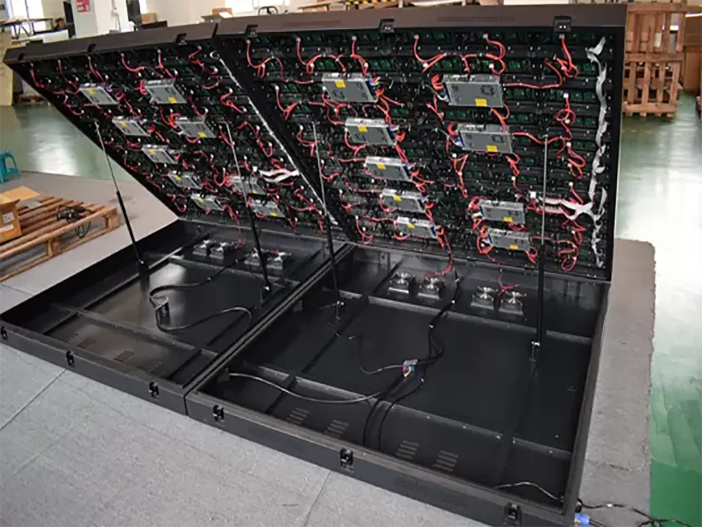 Bên trong một cabinet LED