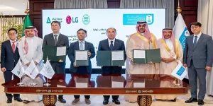 Các quan chức của LG Electronics ký thỏa thuận phát triển công nghệ HVAC