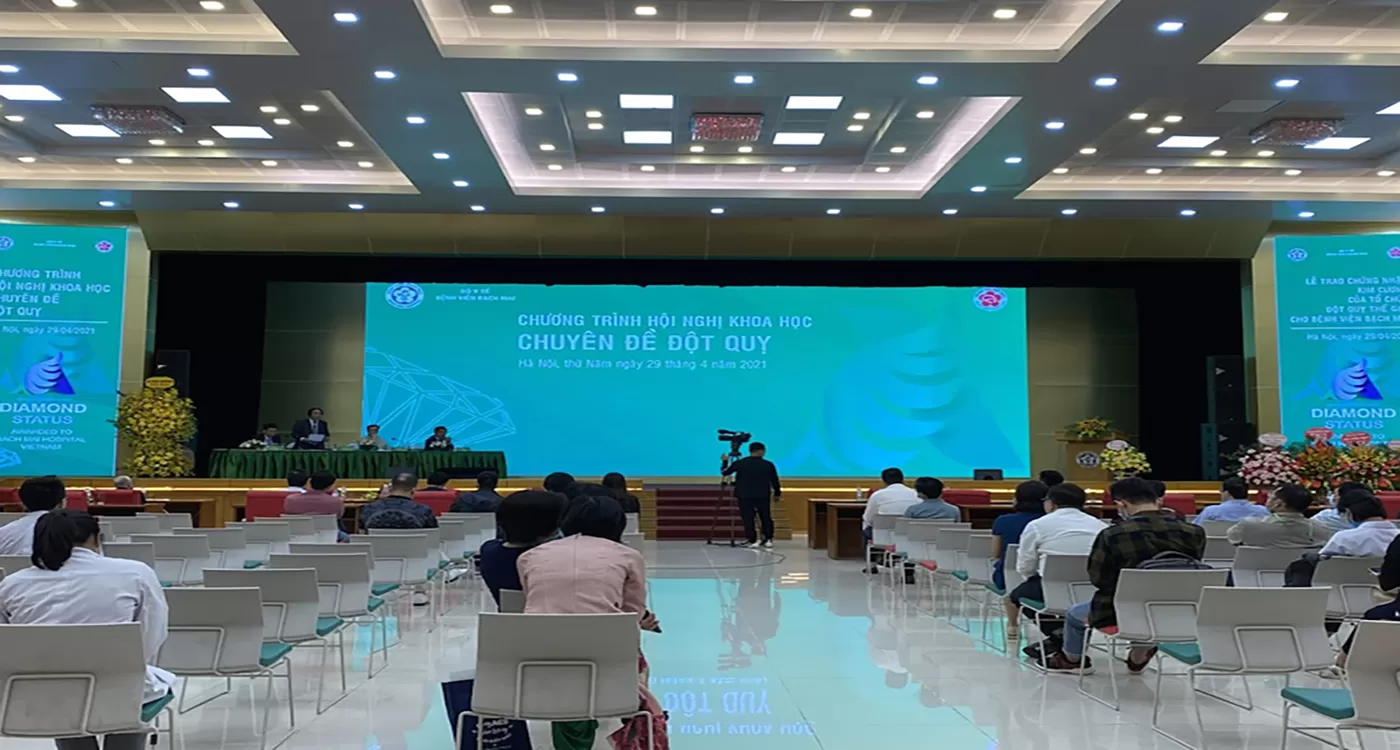 Màn hình LED trong nhà tại bệnh viện Bạch Mai