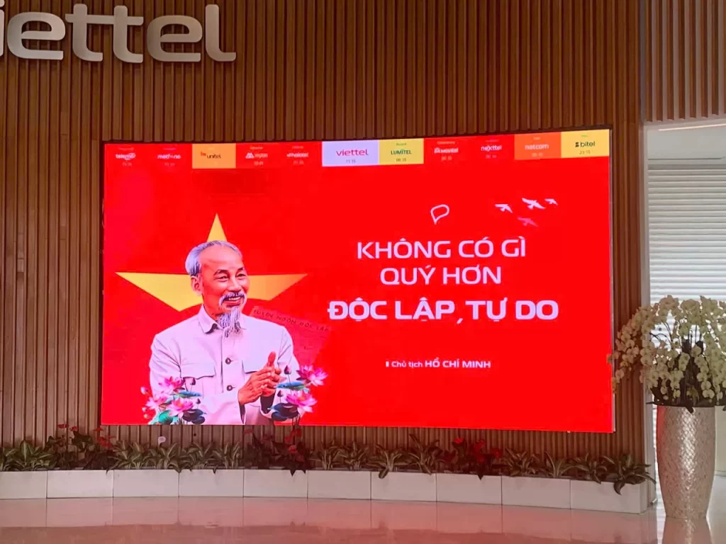 Màn led cong tại Viettel