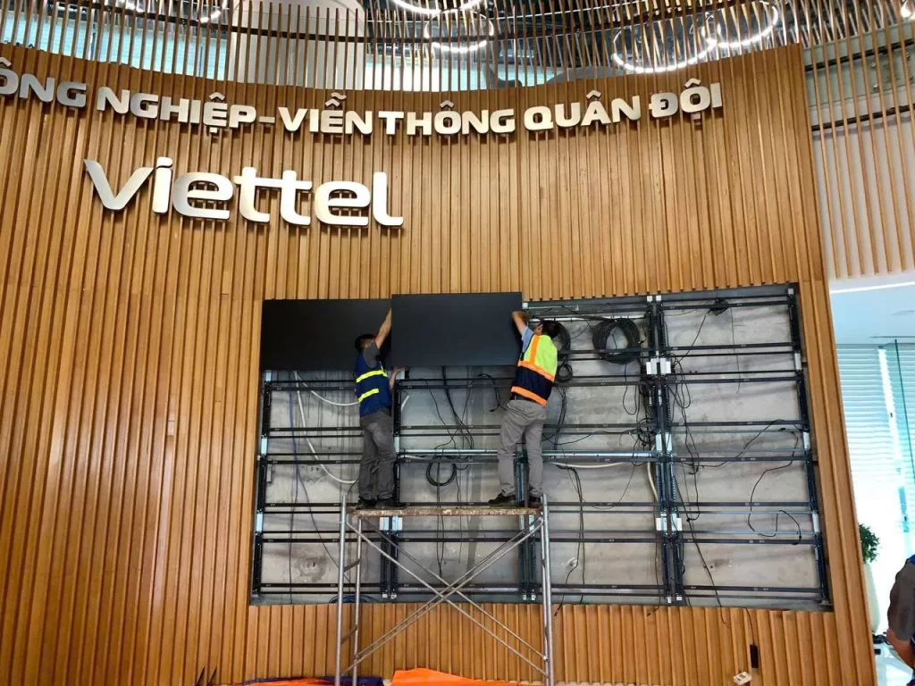 Tháo dỡ màn hình ghép cũ 