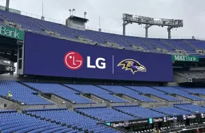 Logo của LG Electronics và Baltimore Ravens của Liên đoàn Bóng đá Quốc gia được trưng bày tại Sân vận động M & T Bank ở Baltimore, LG Electronics cho biết hôm Chủ nhật rằng họ sẽ thiết lập tổng cộng 1.115 mét vuông bảng hiệu kỹ thuật số, bao gồm bảng điểm chính và màn hình hiển thị 65 mét ở lối vào chính, vào cuối năm tới. như một phần của quan hệ đối tác chính thức hai năm của họ để cải tạo sân vận động. Được phép của LG Electronics